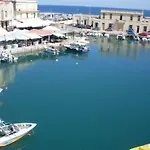 לינה וארוחת בוקר Faros העיירה רתימנו