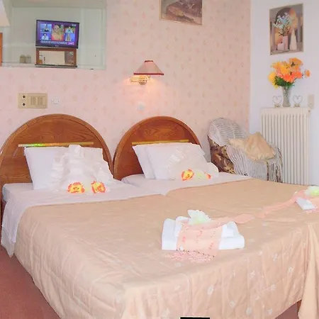 Faros Bed and Breakfast 3*