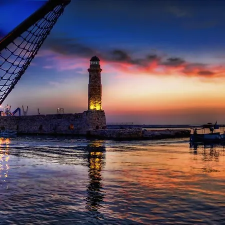Faros Bed & Breakfast 3*