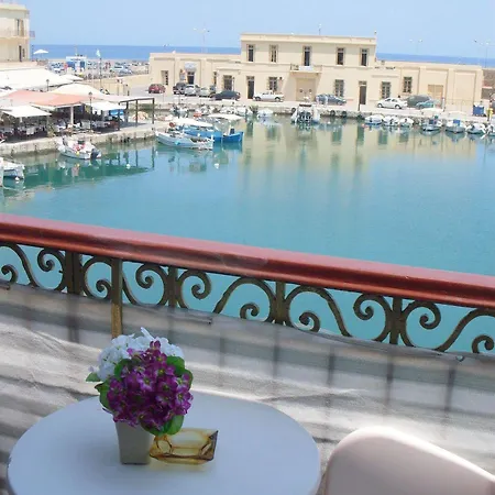Faros Bed and Breakfast 3*