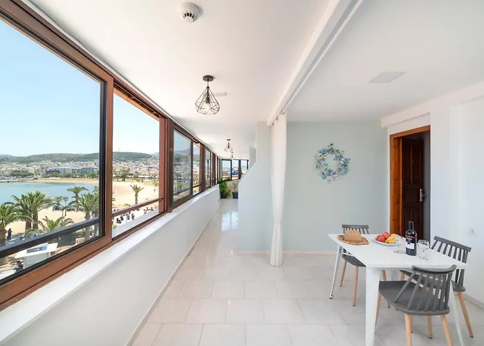 Faros Bed & Breakfast 3*