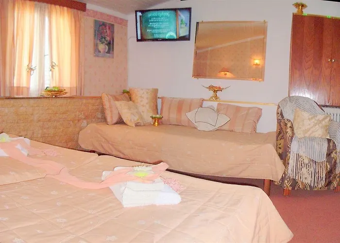 Faros Bed & Breakfast 3*