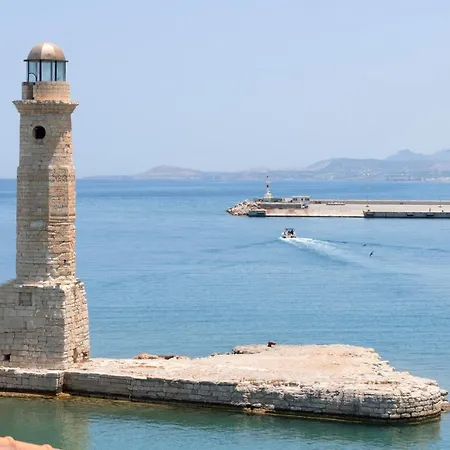 Faros Bed and Breakfast 3*